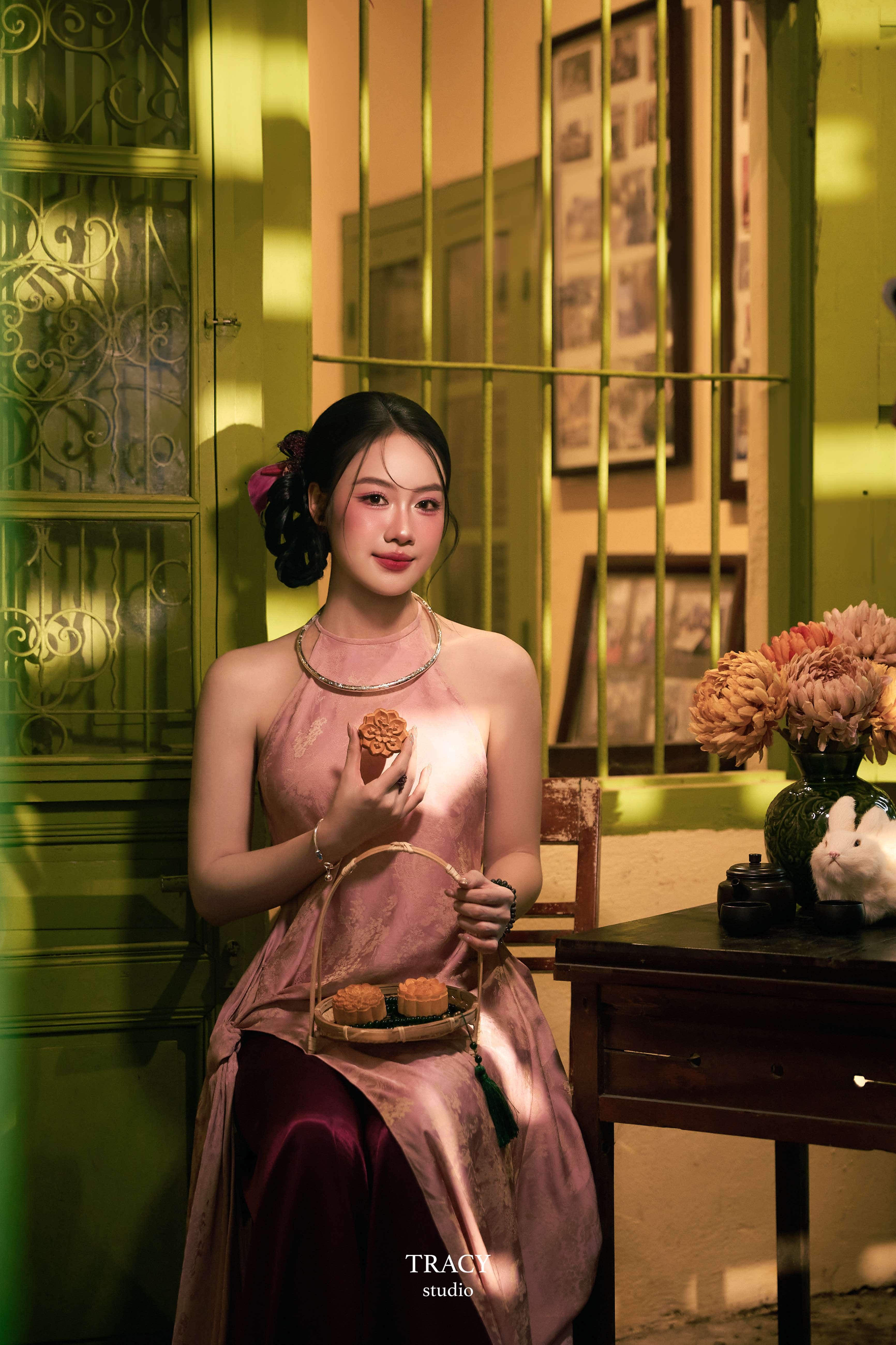 frontend/img/gallery/anh-tet-yem-ao-dai/tracy-studio-chup-concept-trung-thu-ngoc-huyen (8).jpg
